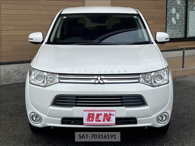 Mitsubishi OUTLANDER PHEV 2013-12 8850318-2