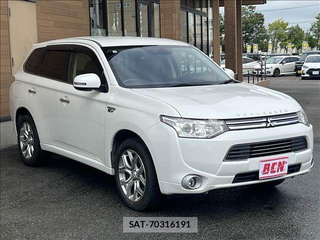 Mitsubishi OUTLANDER PHEV 2013-12 8850318-3