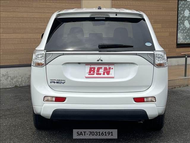 Mitsubishi OUTLANDER PHEV 2013-12 8850318-6