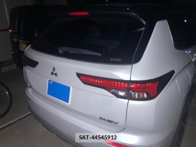 Mitsubishi OUTLANDER PHEV 2022-09 8850315-2