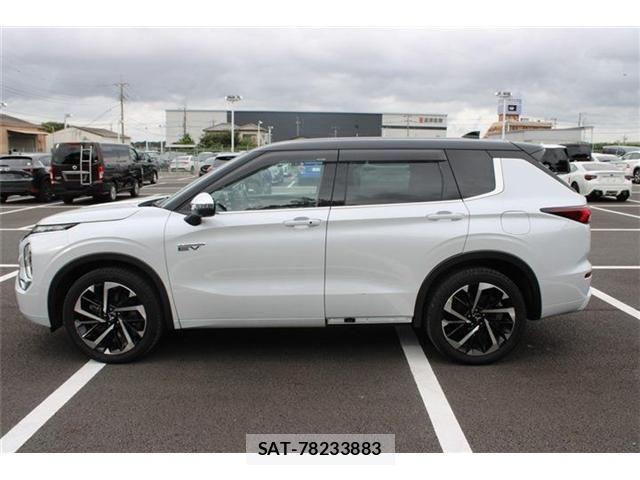 Mitsubishi OUTLANDER PHEV 2022-06 8850311-23