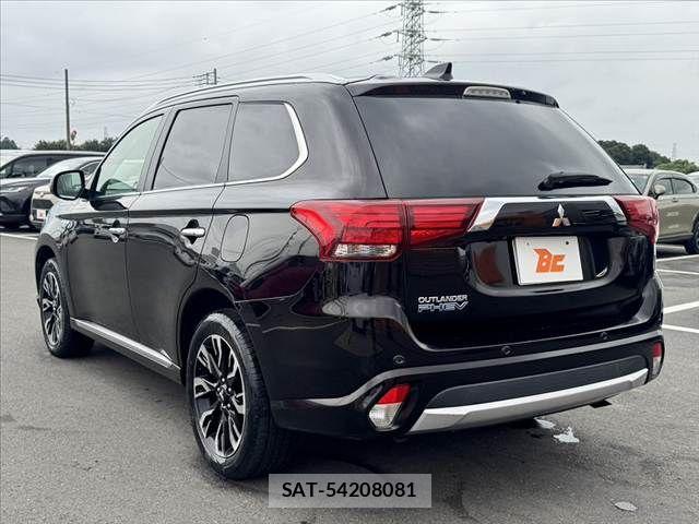 Mitsubishi OUTLANDER PHEV 2015-09 8850317-12
