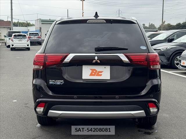 Mitsubishi OUTLANDER PHEV 2015-09 8850317-13