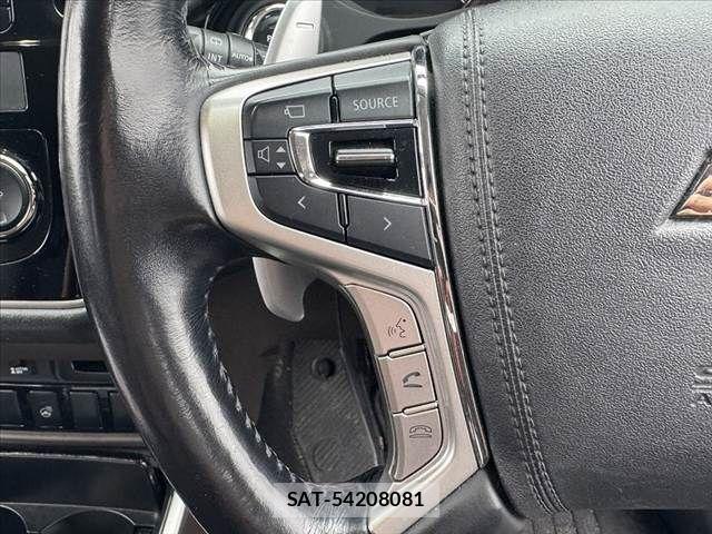 Mitsubishi OUTLANDER PHEV 2015-09 8850317-27