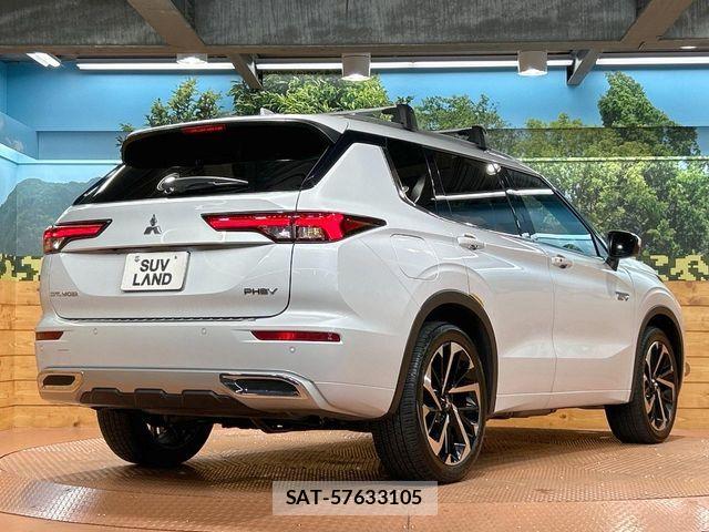 Mitsubishi OUTLANDER PHEV 2023-12 8871802-18