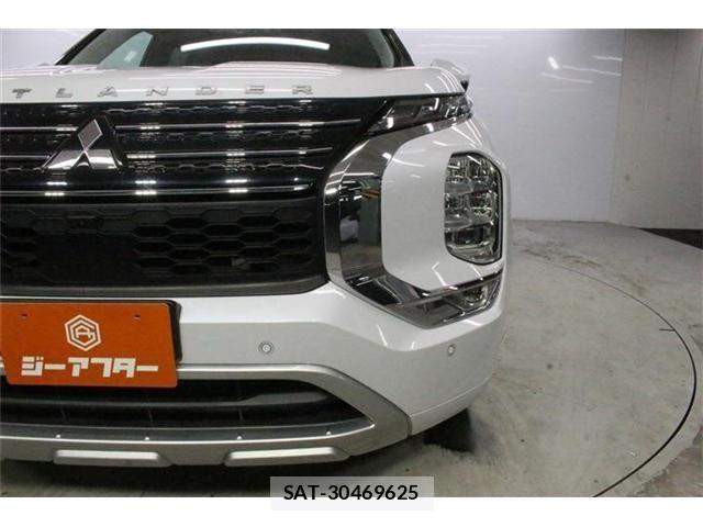 Mitsubishi OUTLANDER PHEV 2022-02 8881480-13