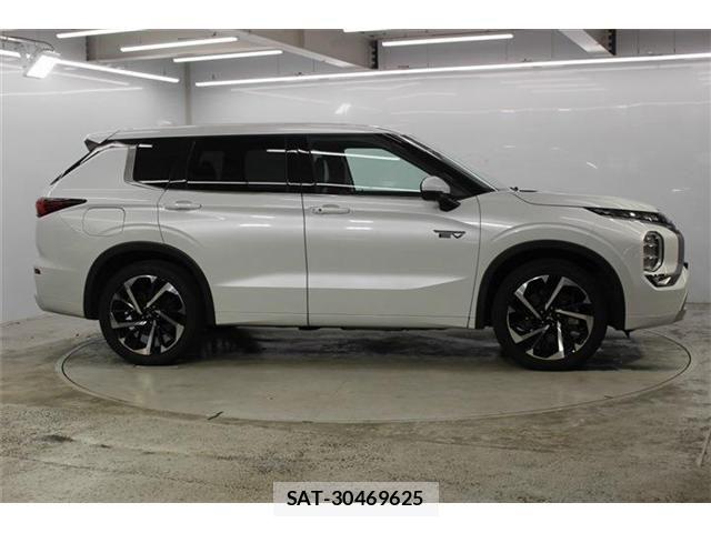Mitsubishi OUTLANDER PHEV 2022-02 8881480-3