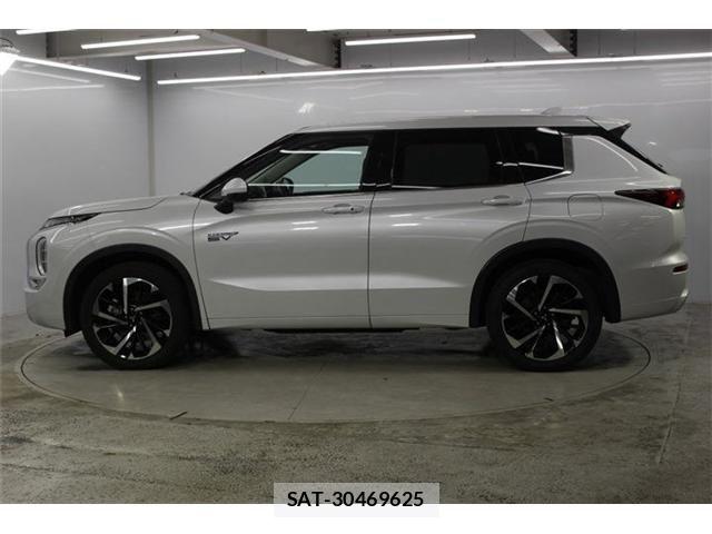 Mitsubishi OUTLANDER PHEV 2022-02 8881480-7