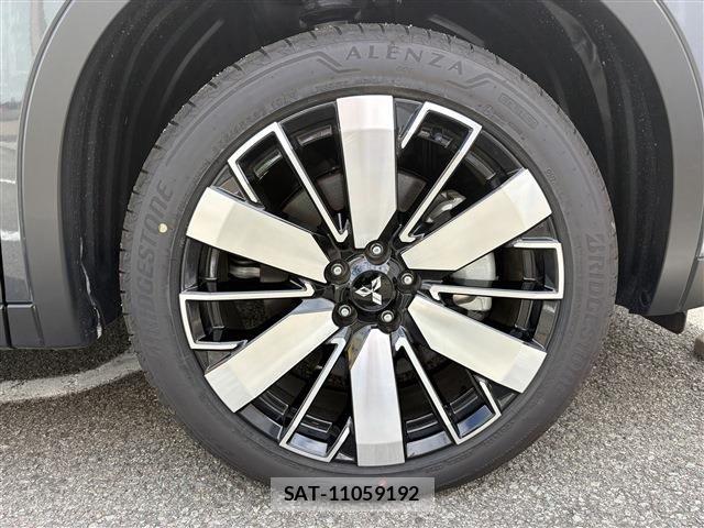 Mitsubishi OUTLANDER PHEV 2025-09 8881474-18