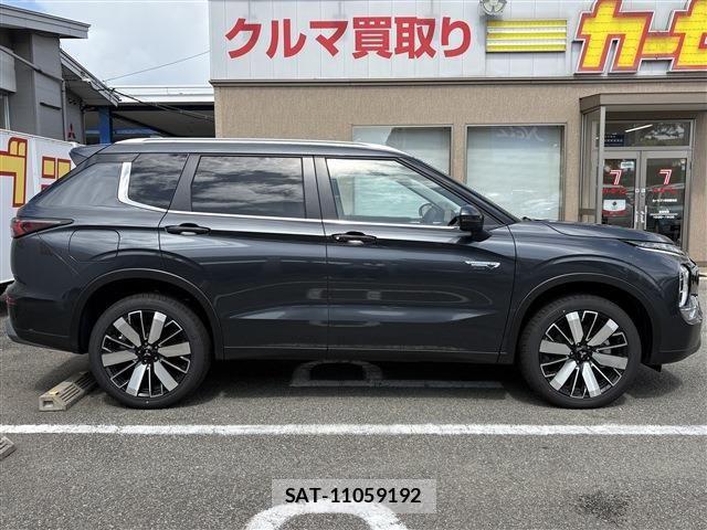 Mitsubishi OUTLANDER PHEV 2025-09 8881474-3