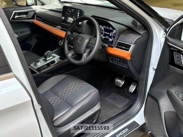Mitsubishi OUTLANDER PHEV 2022-09 8881475-11