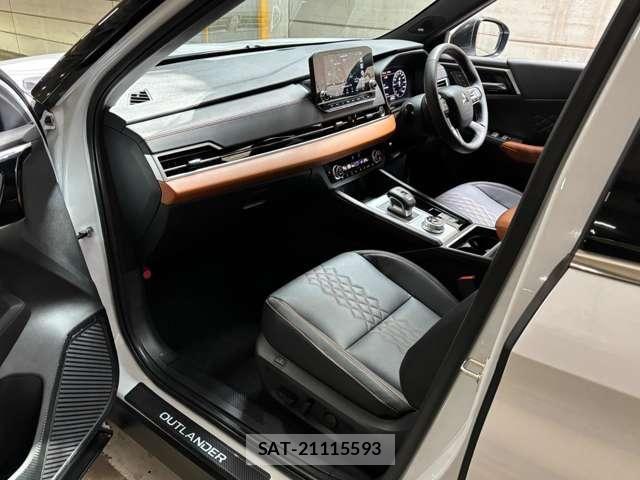 Mitsubishi OUTLANDER PHEV 2022-09 8881475-17