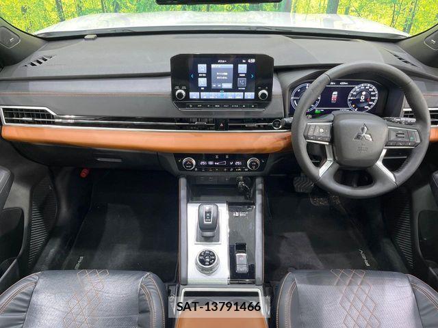 Mitsubishi OUTLANDER PHEV 2022-08 8881476-1