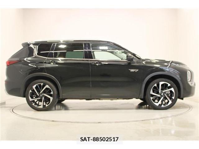 Mitsubishi OUTLANDER PHEV 2022-06 8881478-12