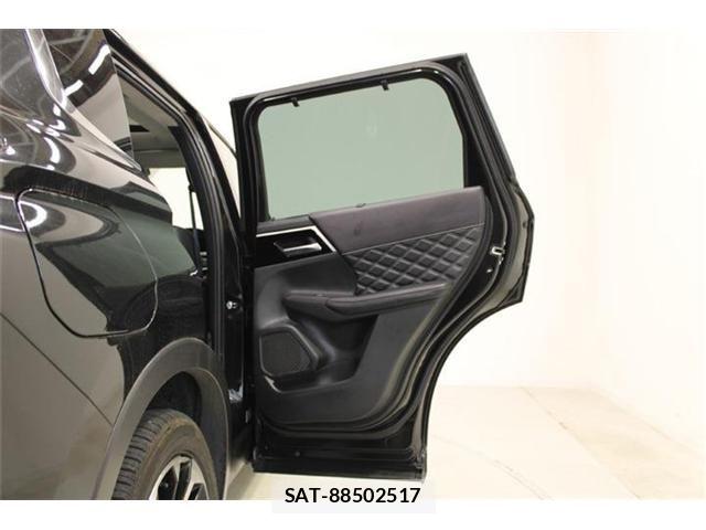 Mitsubishi OUTLANDER PHEV 2022-06 8881478-29