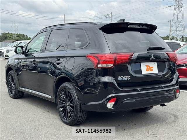 Mitsubishi OUTLANDER PHEV 2021-11 8881482-12