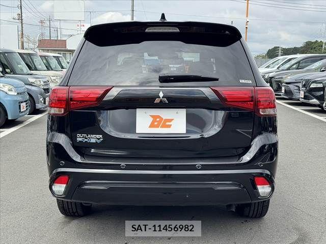 Mitsubishi OUTLANDER PHEV 2021-11 8881482-13