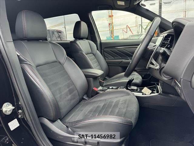 Mitsubishi OUTLANDER PHEV 2021-11 8881482-15