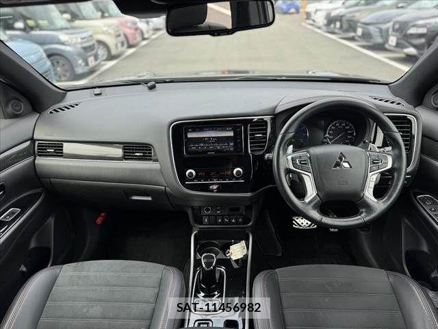 Mitsubishi OUTLANDER PHEV 2021-11 8881482-1