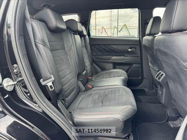 Mitsubishi OUTLANDER PHEV 2021-11 8881482-19