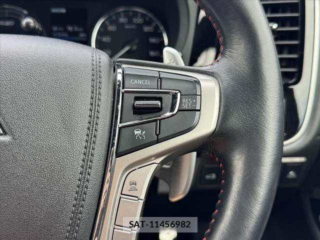 Mitsubishi OUTLANDER PHEV 2021-11 8881482-27