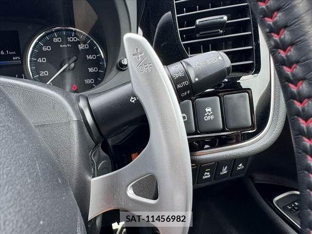 Mitsubishi OUTLANDER PHEV 2021-11 8881482-29