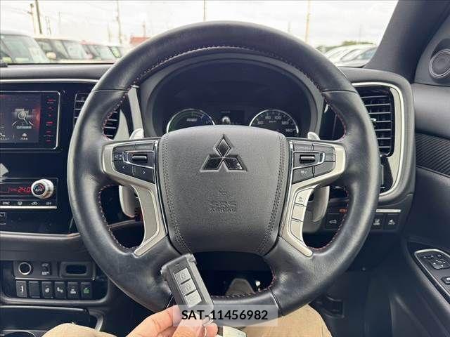 Mitsubishi OUTLANDER PHEV 2021-11 8881482-6