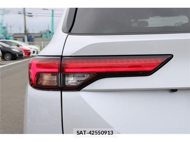 Mitsubishi OUTLANDER PHEV 2022-06 8881481-12