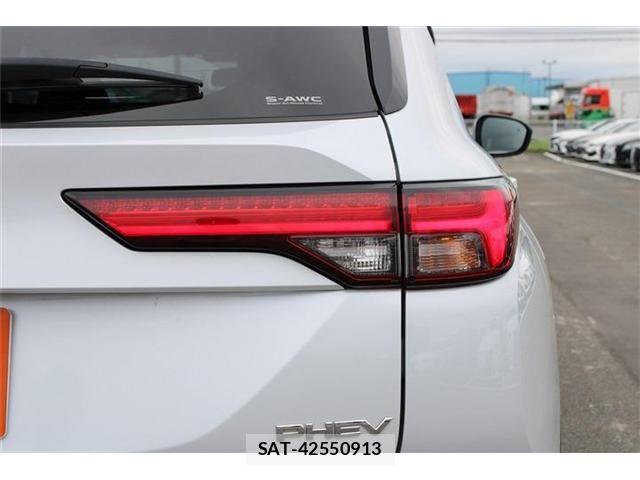 Mitsubishi OUTLANDER PHEV 2022-06 8881481-13