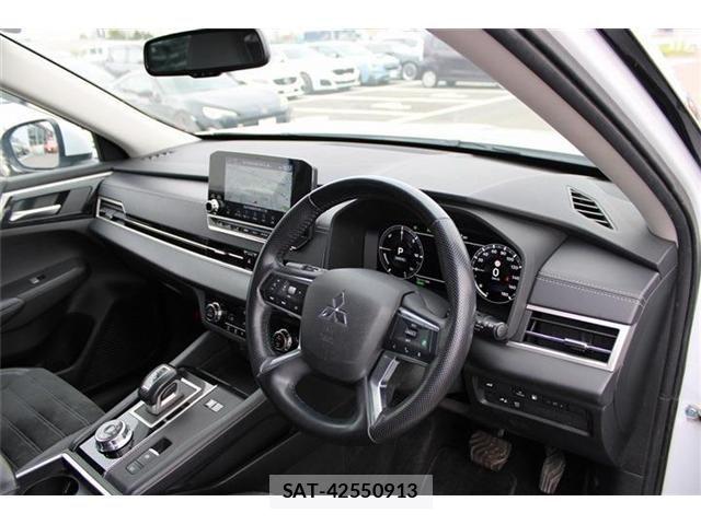 Mitsubishi OUTLANDER PHEV 2022-06 8881481-25