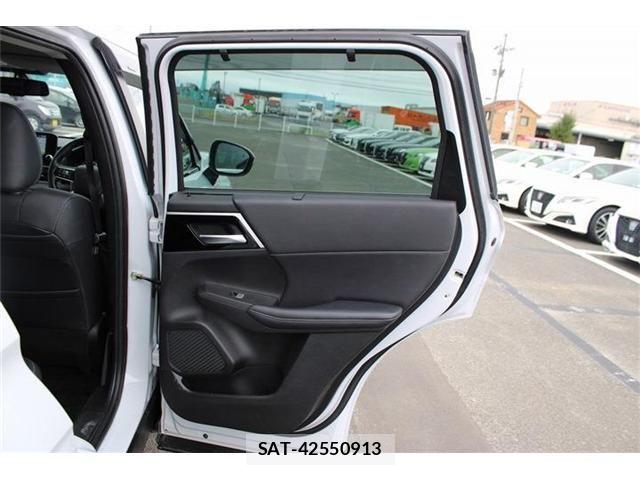 Mitsubishi OUTLANDER PHEV 2022-06 8881481-28