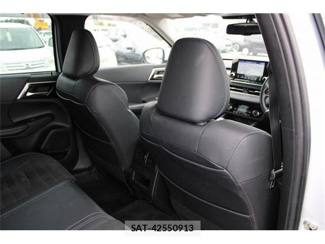Mitsubishi OUTLANDER PHEV 2022-06 8881481-29