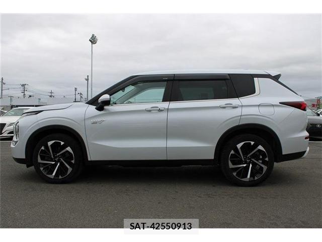 Mitsubishi OUTLANDER PHEV 2022-06 8881481-4
