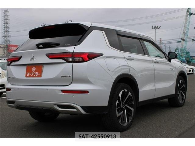 Mitsubishi OUTLANDER PHEV 2022-06 8881481-7