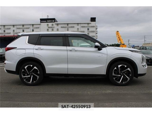 Mitsubishi OUTLANDER PHEV 2022-06 8881481-8