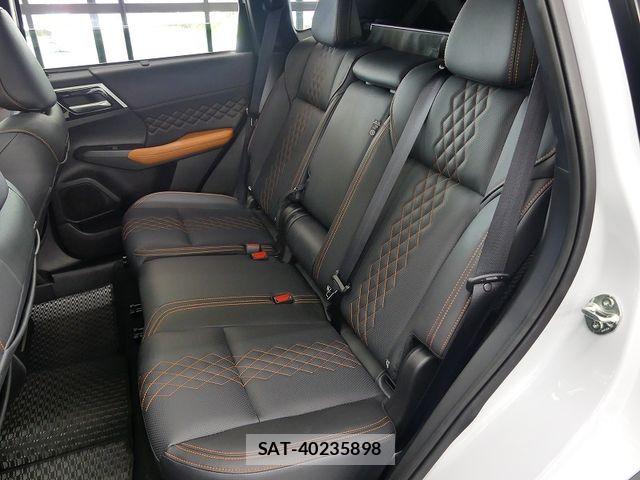 Mitsubishi OUTLANDER PHEV 2024-08 8884153-16