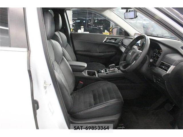 Mitsubishi OUTLANDER PHEV 2022-06 8884156-28