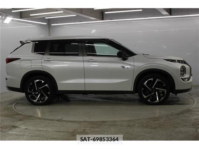 Mitsubishi OUTLANDER PHEV 2022-06 8884156-3