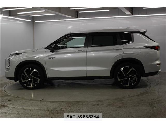 Mitsubishi OUTLANDER PHEV 2022-06 8884156-7