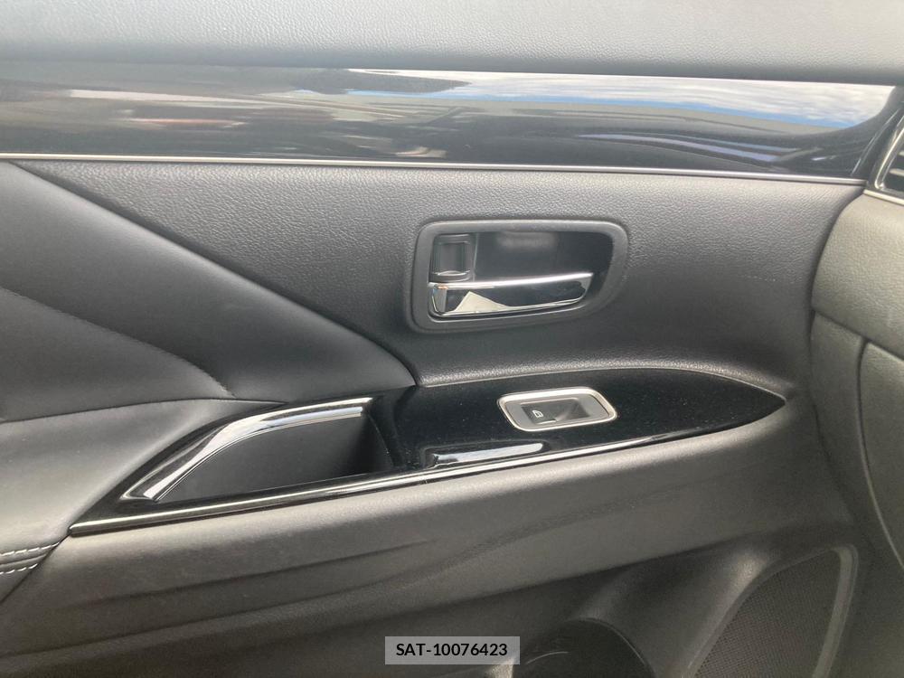 Mitsubishi OUTLANDER 2018 1289526-21