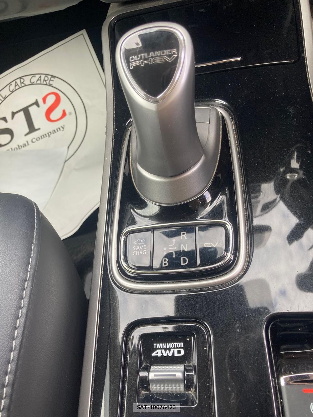 Mitsubishi OUTLANDER 2018 1289526-23