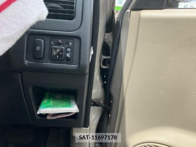 Mitsubishi PAJERO MINI 2004-03 8438684-13
