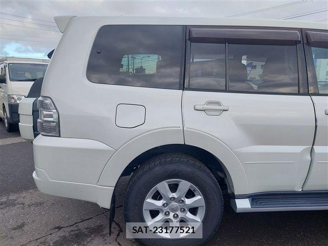 Mitsubishi PAJERO 2013-08 843286-9