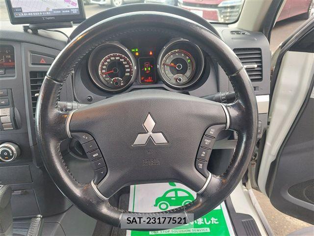 Mitsubishi PAJERO 2013-08 843286-22