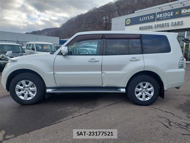 Mitsubishi PAJERO 2013-08 843286-4