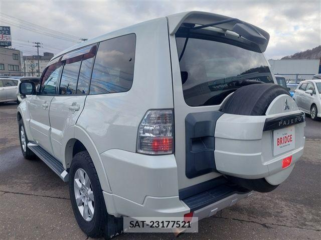 Mitsubishi PAJERO 2013-08 843286-6