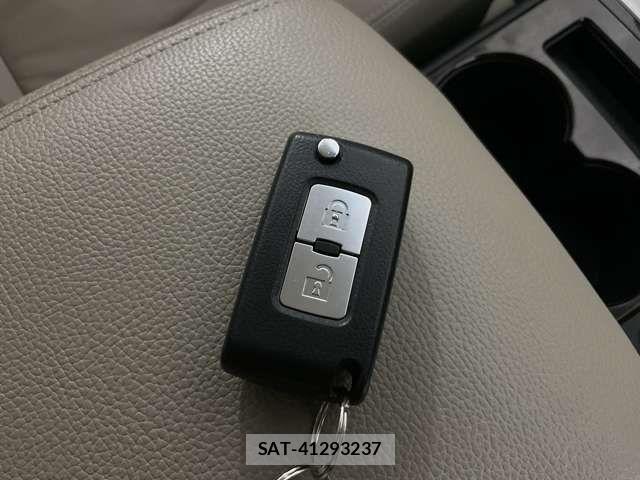 Mitsubishi PAJERO 2014-10 1198377-8