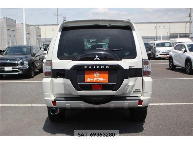 Mitsubishi PAJERO 2018-01 6752818-9