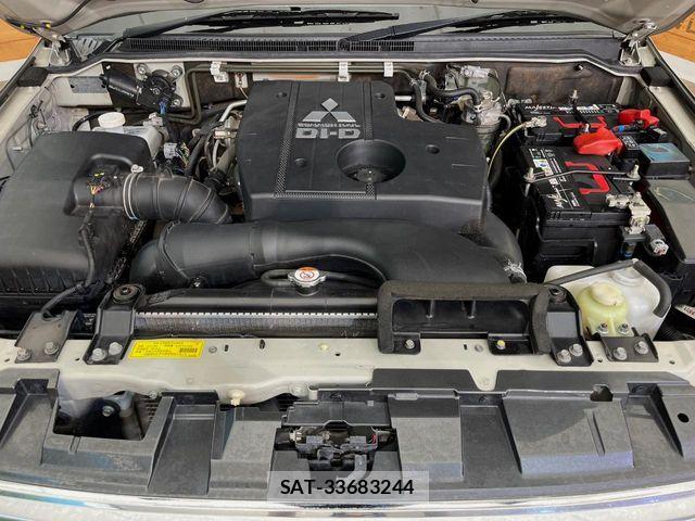 Mitsubishi PAJERO 2015-06 7502162-18