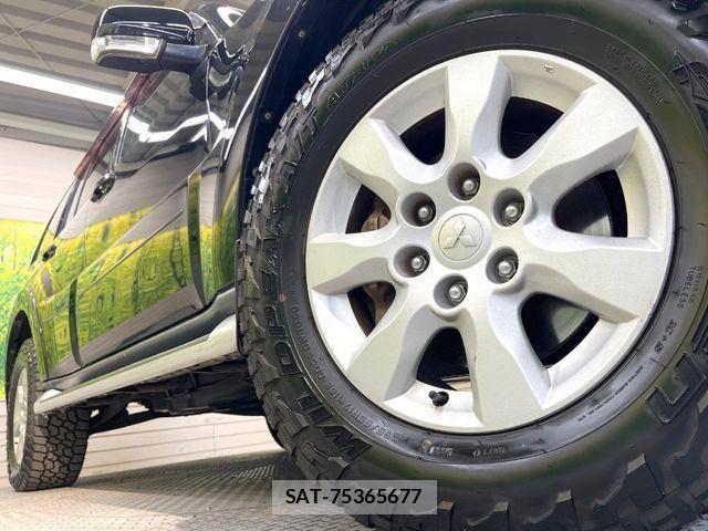 Mitsubishi PAJERO 2013-08 8101136-13